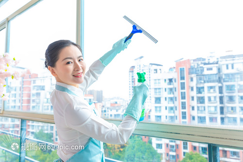 保洁服务中的玻璃清洁 专业技巧与完整流程